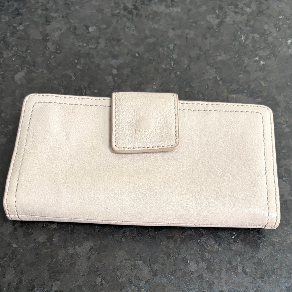 Cream Leather Women's Fossil Wallet Clutch.  RFID.